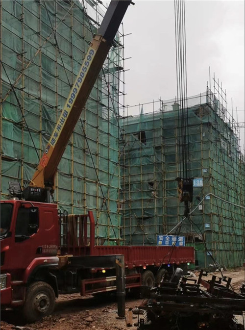 宁陕县“慢工细活”—— 吊车的 “微动控制” 技术