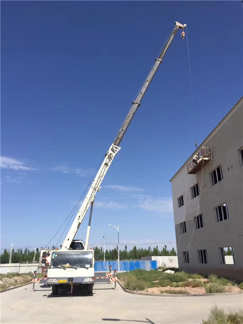 宁陕县“轻装强干”—— 吊车的 “轻量化臂架” 技术